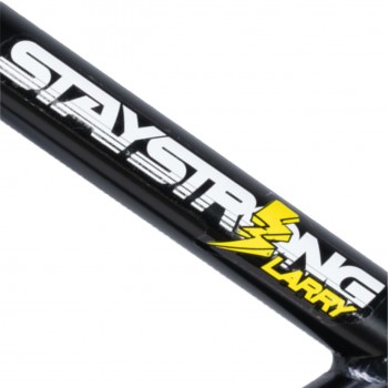 GUIDON STAY STRONG LARRY EDGAR SIG 2021 9'' BLACK
