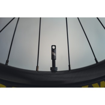 Valves Tubeless Title - Black - Montage