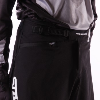 STAY STRONG V2 RACE SHORT BLACK/WHITE ADULT