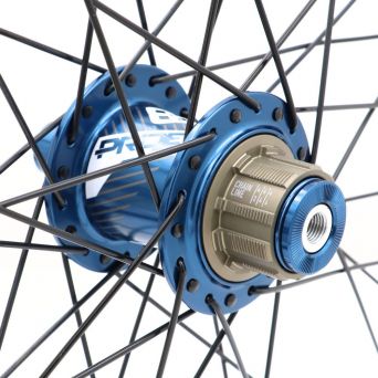 Pride Wave Ud Gloss Black / Pride Control 36H Wheelset - Blue