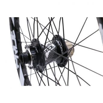 Wheels 20" (406) Pride Wave Gloss White / Pride Control 15mm - Black