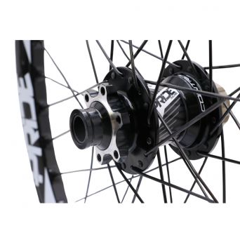 Wheels 20" (406) Pride Wave Gloss White / Pride Control 15mm - Black