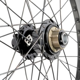 Wheels 20" (406) Pride Wave Matt White - Matrix 20/15mm - Black